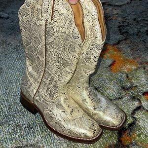 Square toe boots